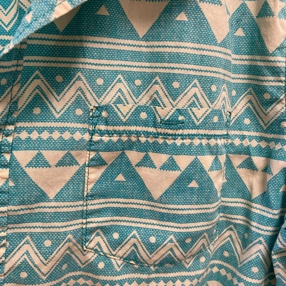 Men's turquoise  button down short sleeve tribal design shirt size Extra Large - Picture 4 of 5